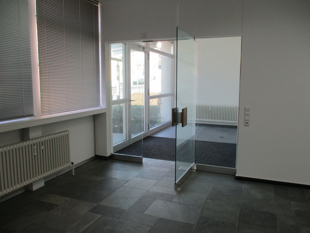 Ladeneinheit in Wohn-und Geschäftshaus in Ostfildern-Scharnhausen-Als Kapitalanlage geeignet - Eingangsbereich (3) (10078)