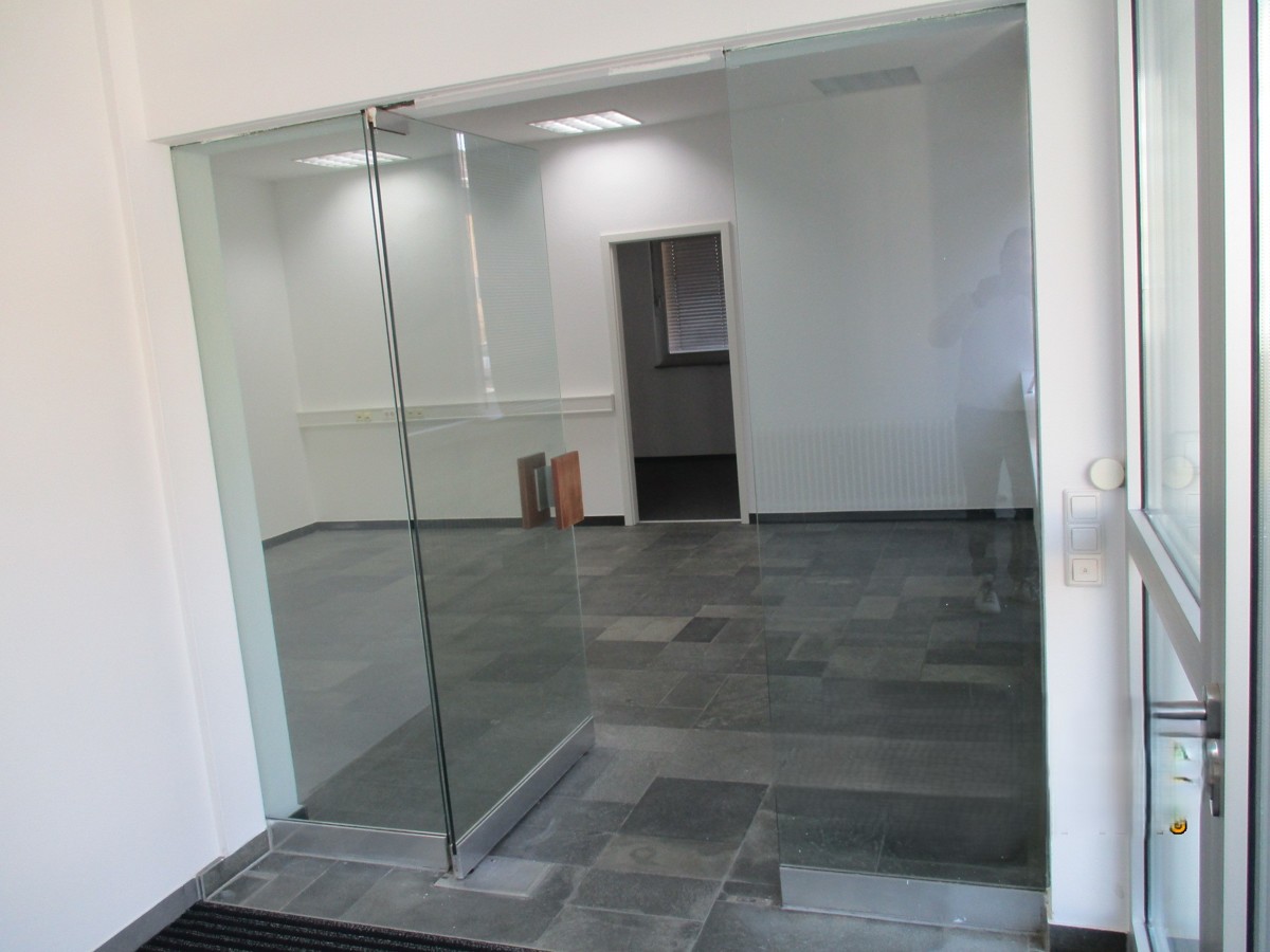 Ladeneinheit in Wohn-und Geschäftshaus in Ostfildern-Scharnhausen-Als Kapitalanlage geeignet - Eingangsbereich (1) (10076)