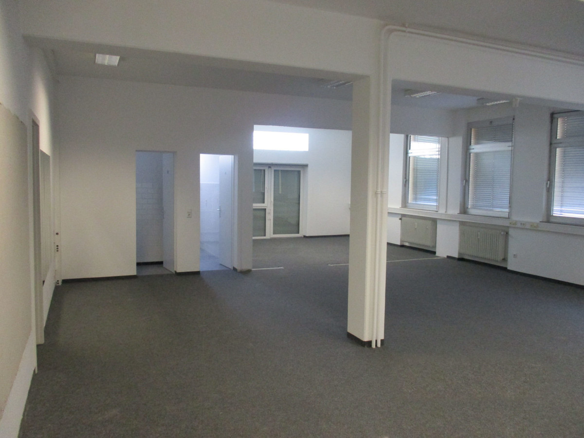 Ladeneinheit in Wohn-und Geschäftshaus in Ostfildern-Scharnhausen-Als Kapitalanlage geeignet - EG Büro (10079)