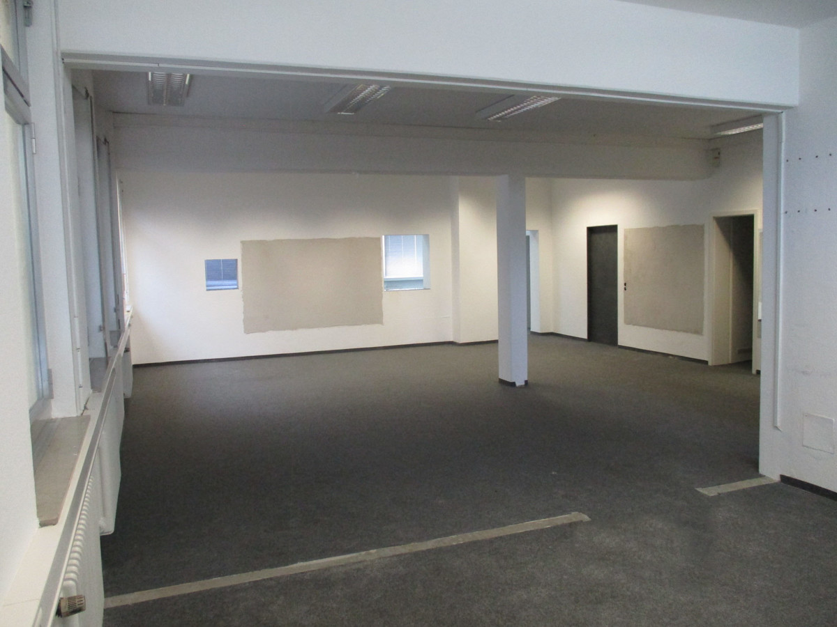 Ladeneinheit in Wohn-und Geschäftshaus in Ostfildern-Scharnhausen-Als Kapitalanlage geeignet - EG Büro (10082)