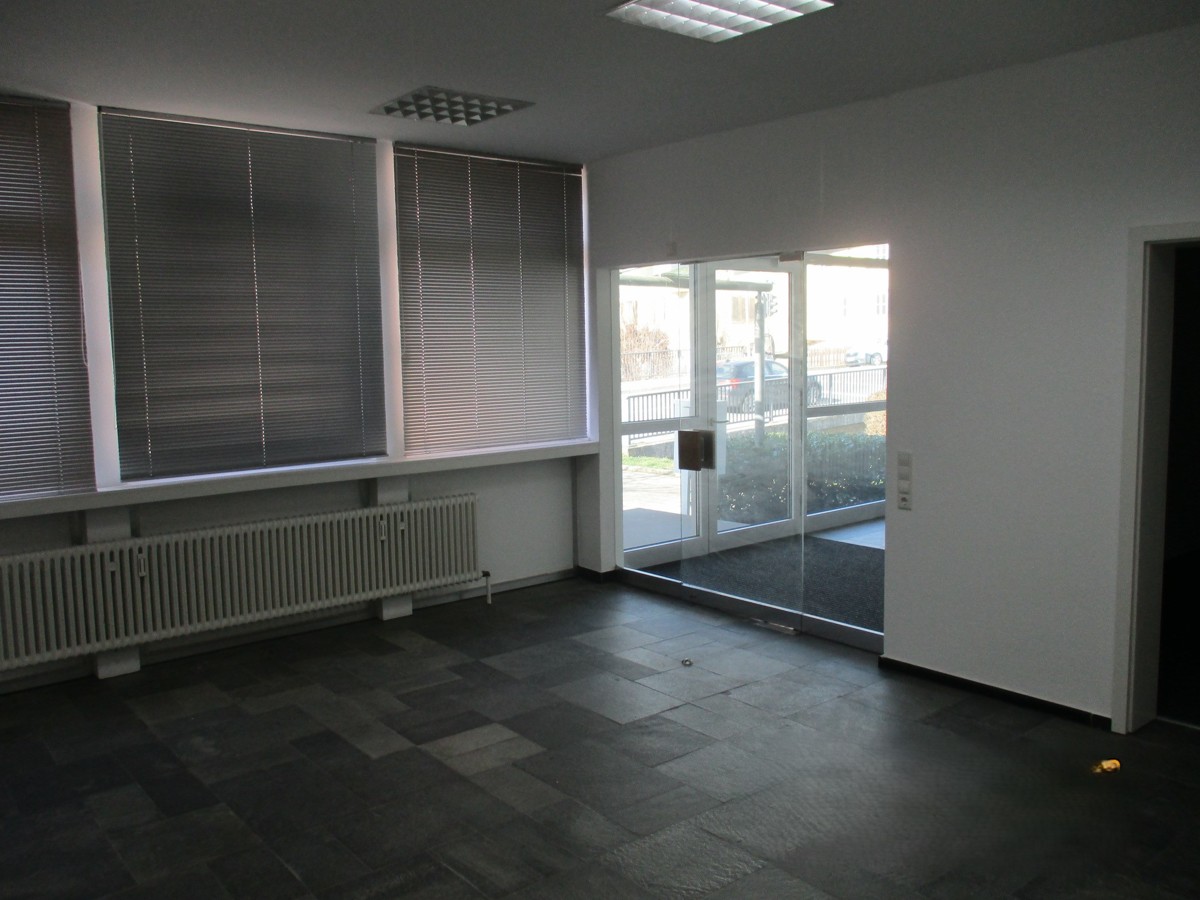 Ladeneinheit in Wohn-und Geschäftshaus in Ostfildern-Scharnhausen-Als Kapitalanlage geeignet - Eingangsbereich (6) (10077)