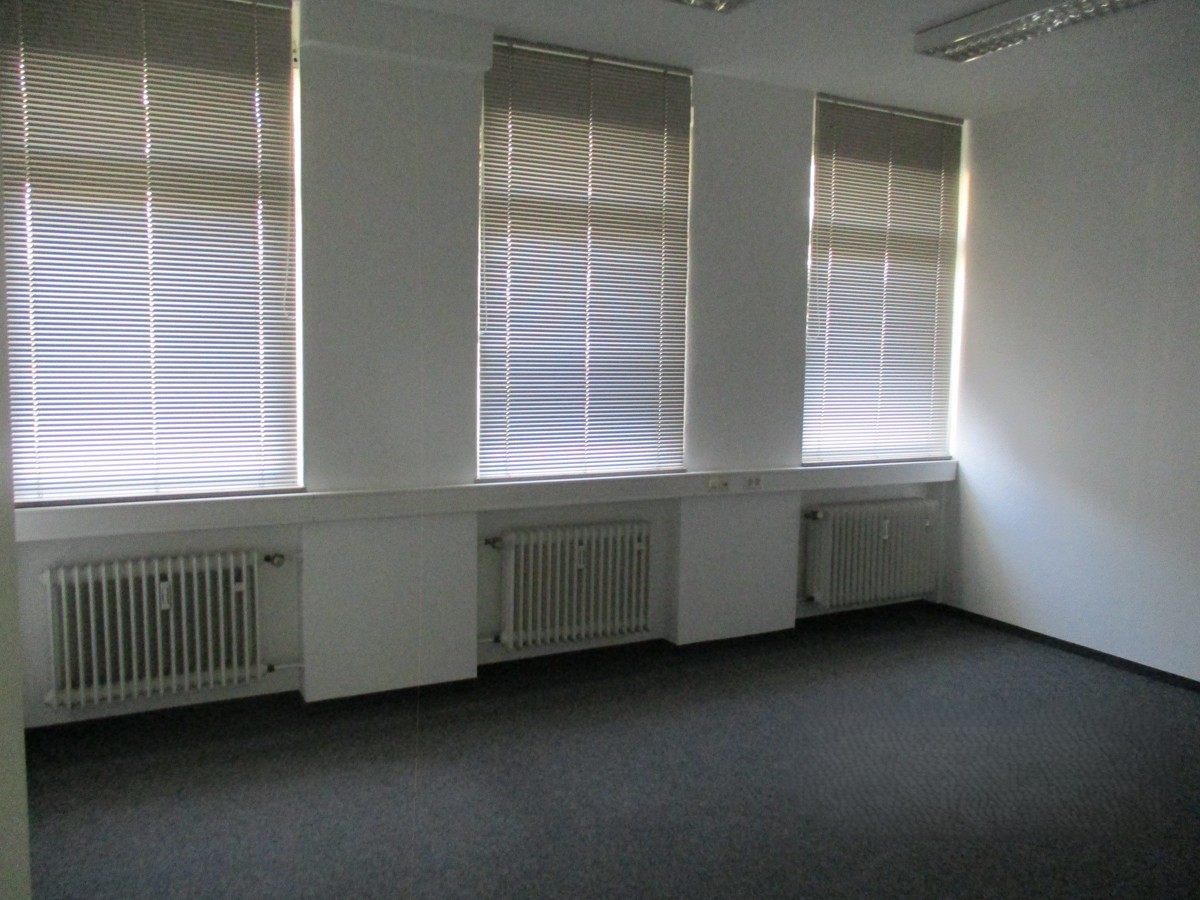 Ladeneinheit in Wohn-und Geschäftshaus in Ostfildern-Scharnhausen-Als Kapitalanlage geeignet - Büro 1 (10084)