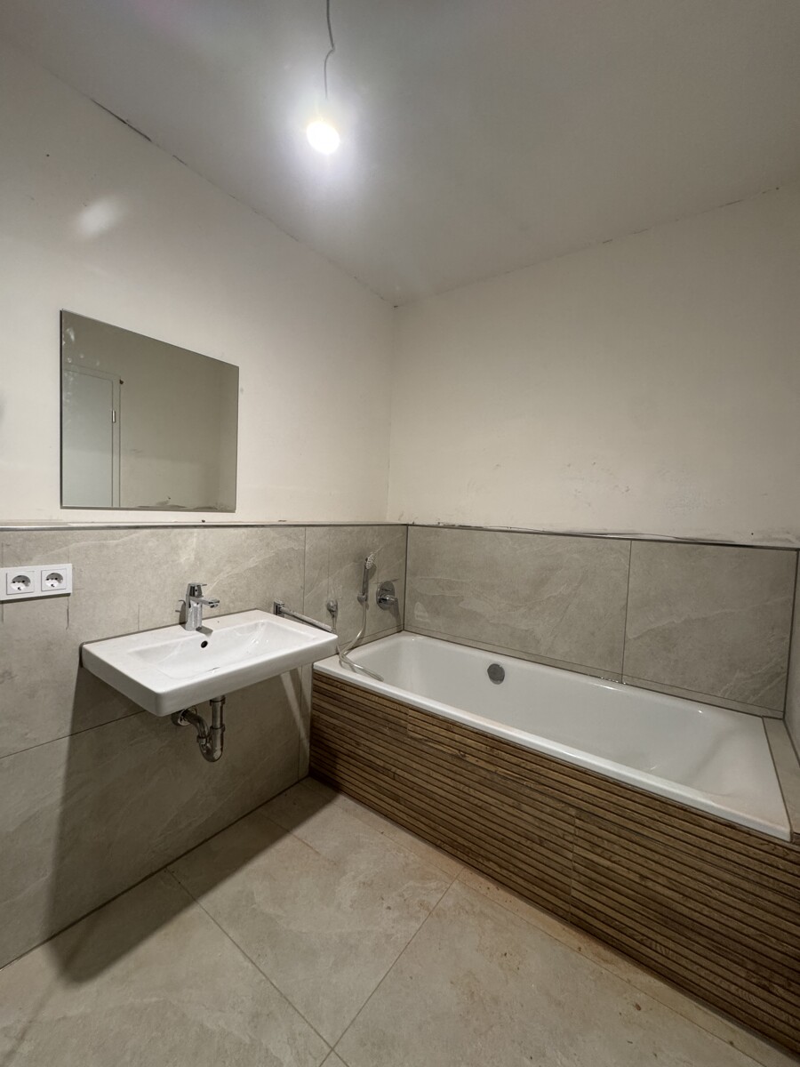WOHNRESIDENZ PARTNACH - 4 Zi Wohnung - C12 - Bad mit Badewanne (14049)