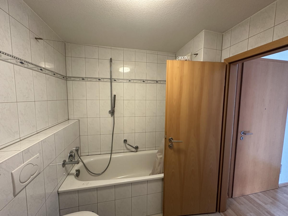 2 Zimmer Wohnung mit Aufzug - Bad-WC (11722)