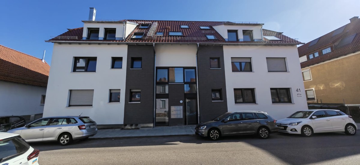 3 Zi Maisonette Penthouse mit Einbauküche WHG10 - Haus Front (11212)