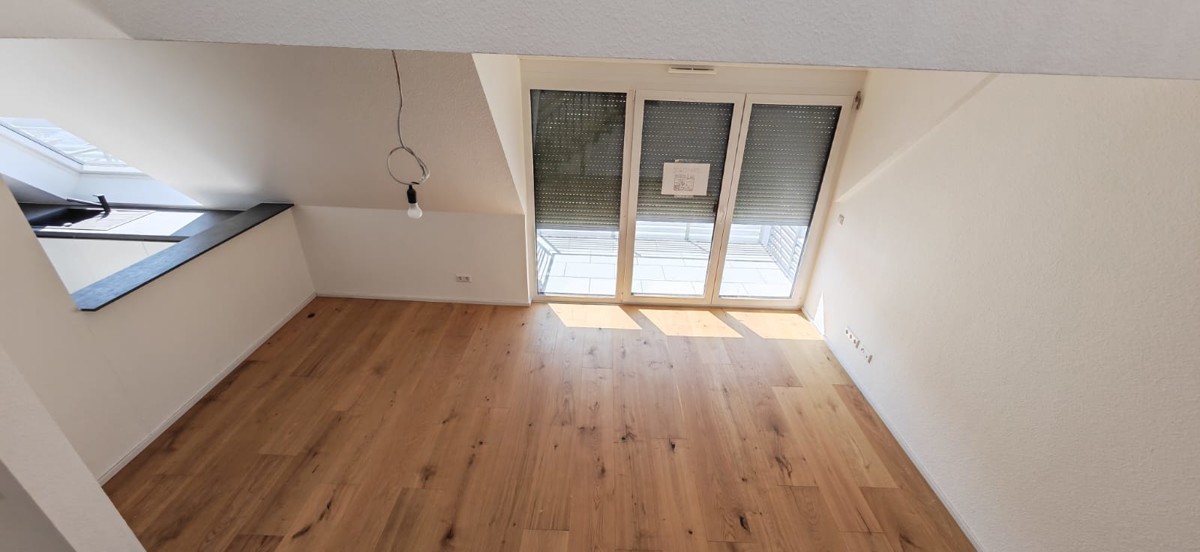 3 Zi Maisonette Penthouse mit Einbauküche WHG10 - Wohnzimmer (11214)