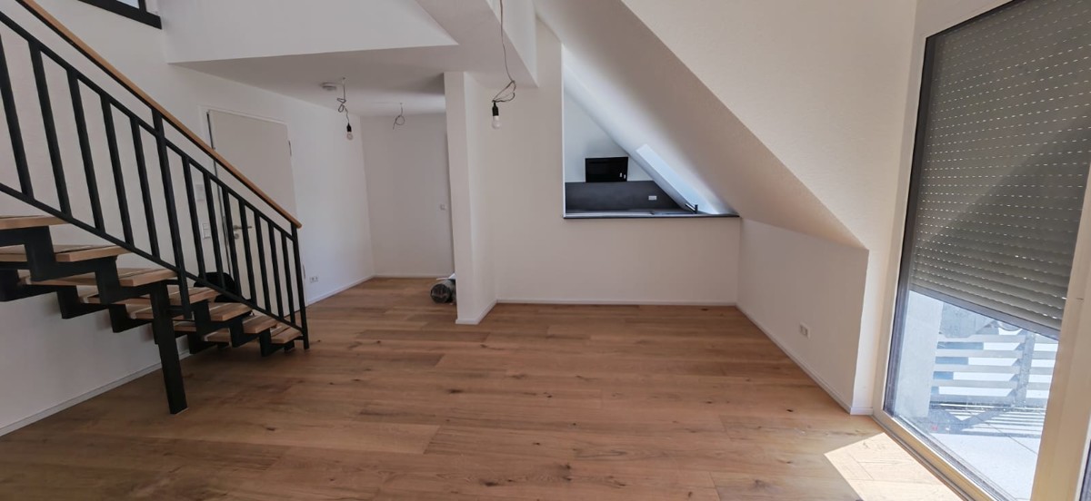 3 Zi Maisonette Penthouse mit Einbauküche WHG10 - Wohnzimmer (11216)