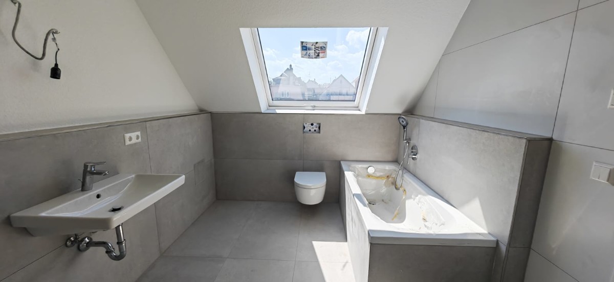 3 Zi Maisonette Penthouse mit Einbauküche WHG10 - Bad (11224)