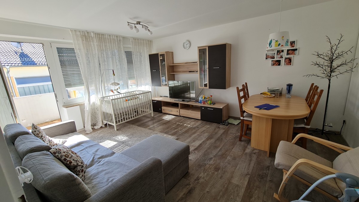 3 Zimmer Wohnung in Wohn-und Geschäftshaus in Ostfildern-Scharnhausen - Wohnzimmer (10032)