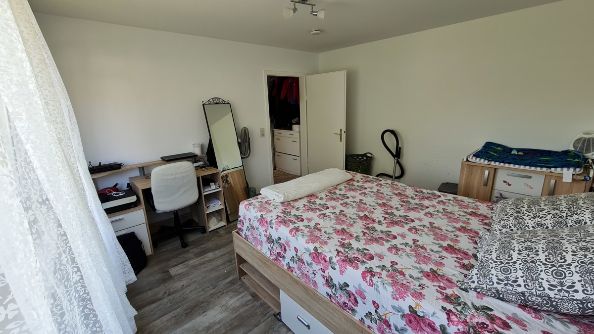 3 Zimmer Wohnung in Wohn-und Geschäftshaus in Ostfildern-Scharnhausen - Schlafzimmer (10034)