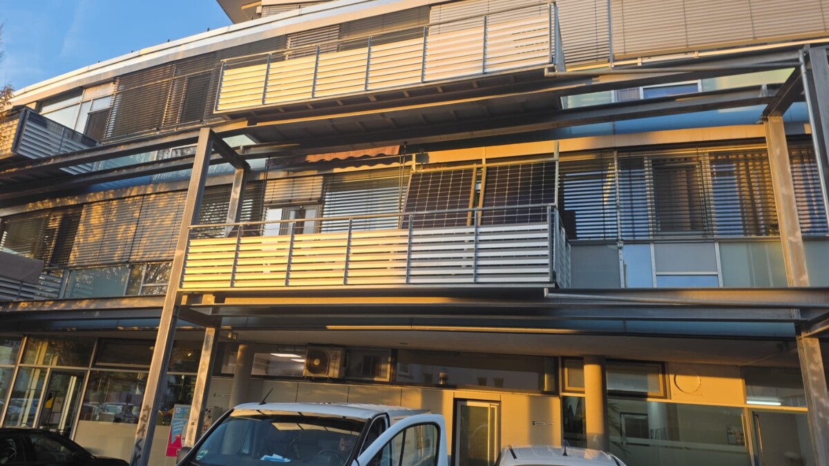 2 Zimmer Wohnung mit Aufzug, Balkon - E13 - Balkon (11494)