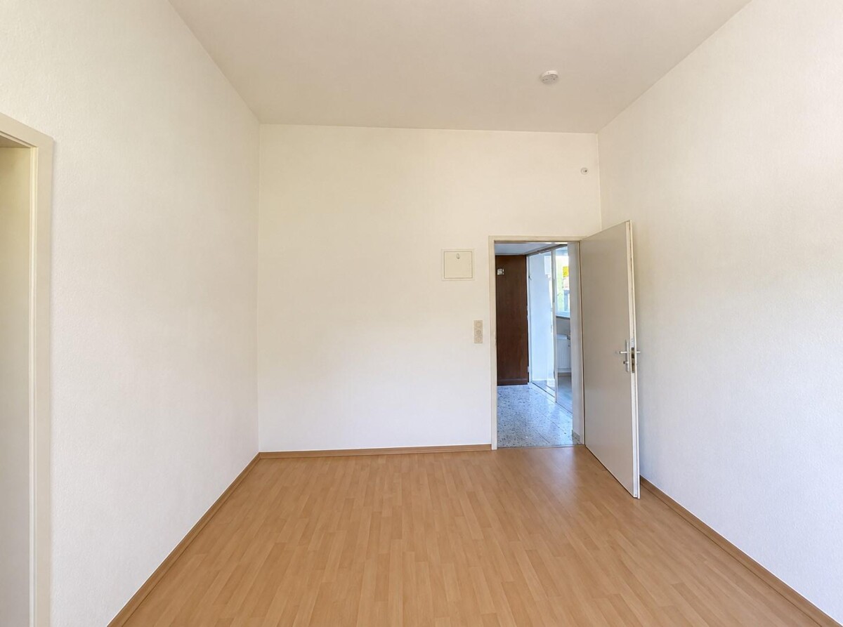 1 Zimmer Apartment in Wohn-und Geschäftshaus in Ostfildern-Scharnhausen - Wohnzimmer (14106)