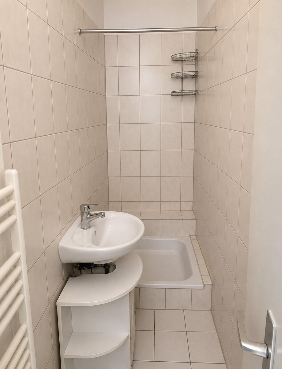 1 Zimmer Apartment in Wohn-und Geschäftshaus in Ostfildern-Scharnhausen - Dusche (14104)