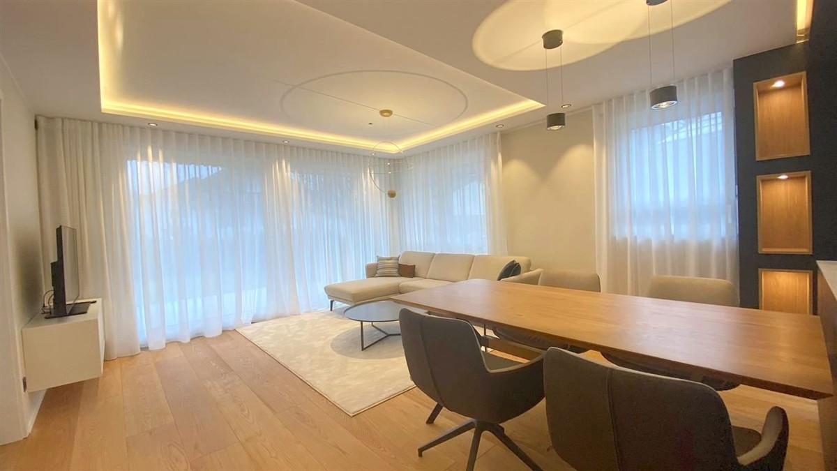 3-Zimmer-Wohnung, Terrasse, eigener Garten, Küche, voll möbliert, Einzel-Garage - Essbereich.jpg (8456)