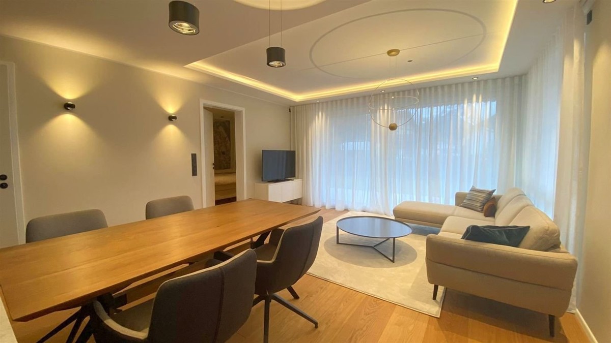 3-Zimmer-Wohnung, Terrasse, eigener Garten, Küche, voll möbliert, Einzel-Garage - Essbereich.jpg (8459)