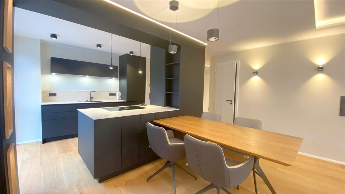 3-Zimmer-Wohnung, Terrasse, eigener Garten, Küche, voll möbliert, Einzel-Garage - Essbereich.jpg (8457)